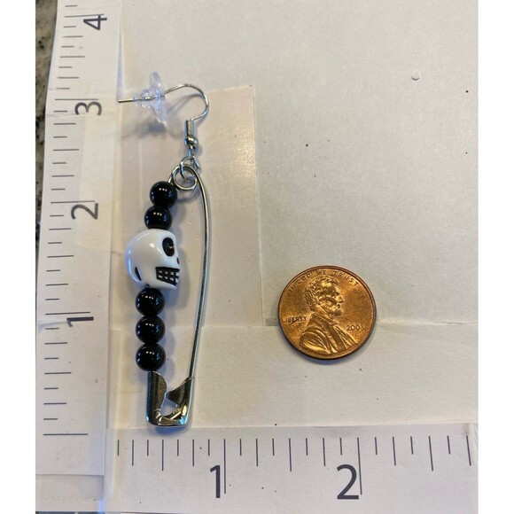 Earrings Skull Safety Pin Goth Emo Halloween Spooky Scary  Graveyard Cemetery - Picture 4 of 5